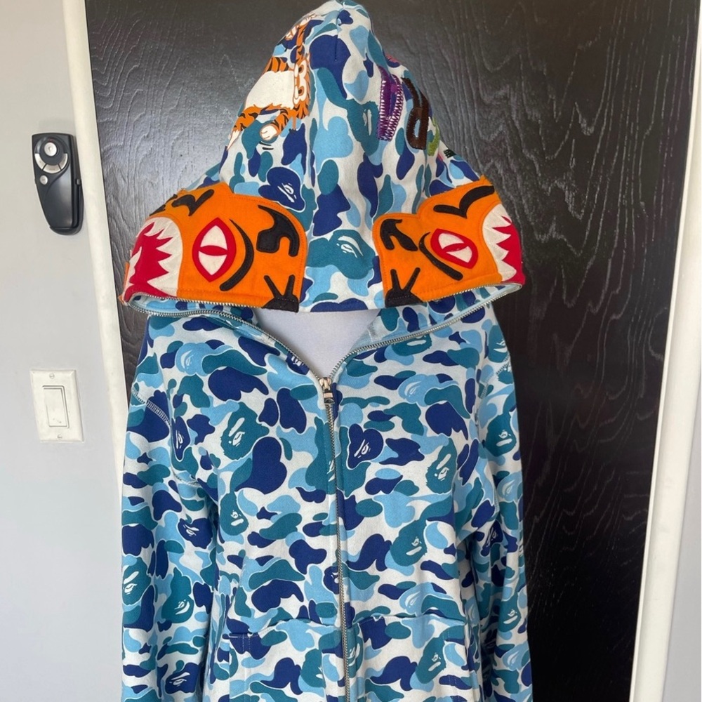 Bape Hoodie Size M Can Fit Small.